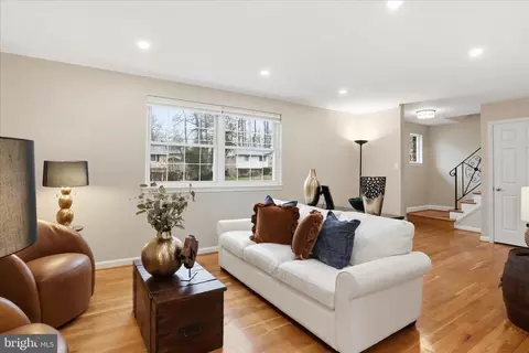 Living - 5519 Yorkshire St, Springfield, VA 22151 photo 1 of 1