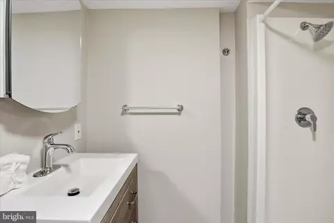 Bath - 5519 Yorkshire St, Springfield, VA 22151 photo 6 of 6