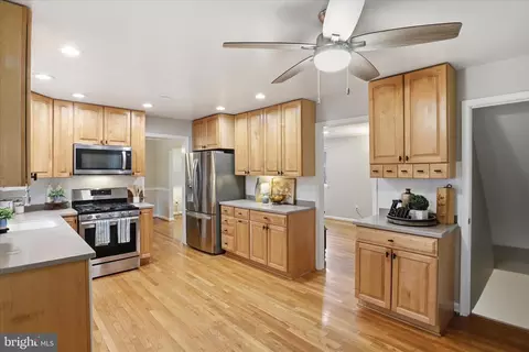 Kitchen - 5519 Yorkshire St, Springfield, VA 22151 photo 2 of 2