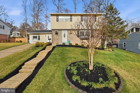Exterior - 5519 Yorkshire St, Springfield, VA 22151 photo 3 of 8
