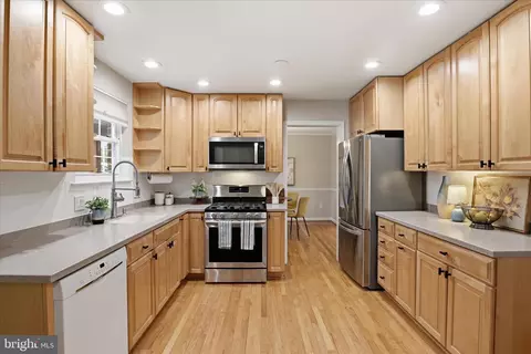 Kitchen - 5519 Yorkshire St, Springfield, VA 22151 photo 1 of 2