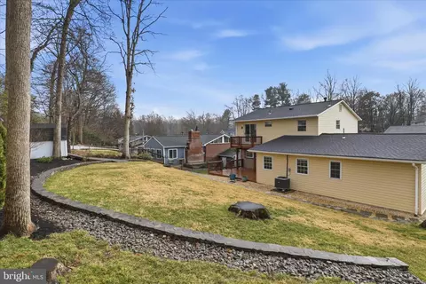 Exterior - 5519 Yorkshire St, Springfield, VA 22151 photo 8 of 8