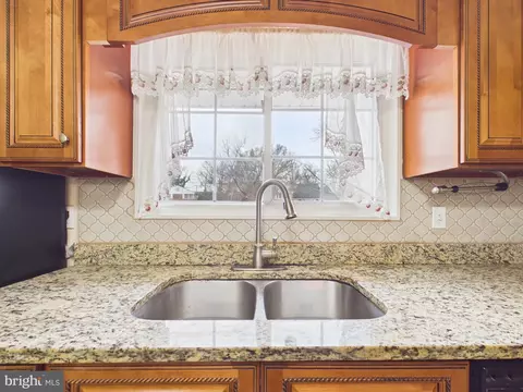 5907 Camberly Ave, Springfield, VA 22150 photo 7