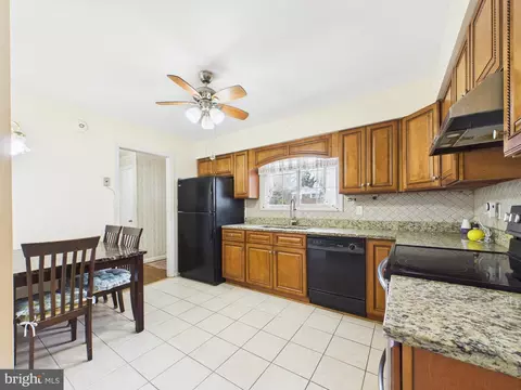 5907 Camberly Ave, Springfield, VA 22150 photo 5