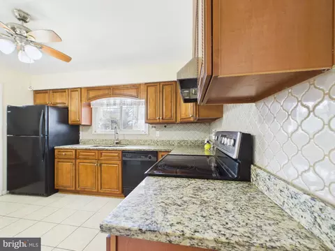 5907 Camberly Ave, Springfield, VA 22150 photo 4
