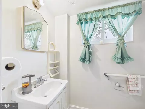 5907 Camberly Ave, Springfield, VA 22150 photo 18