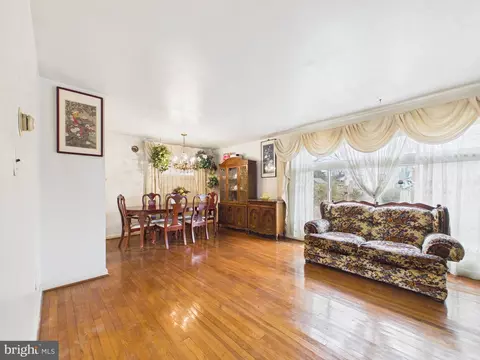 5907 Camberly Ave, Springfield, VA 22150 photo 13
