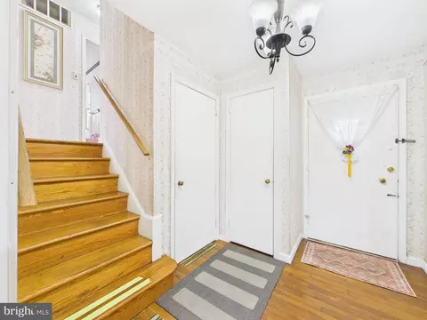 5907 Camberly Ave, Springfield, VA 22150 photo 2