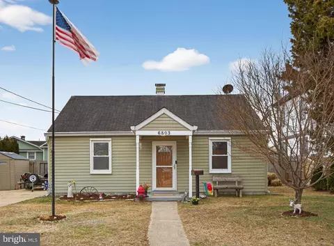 6803 Kenfig Dr, Falls Church, VA 22042