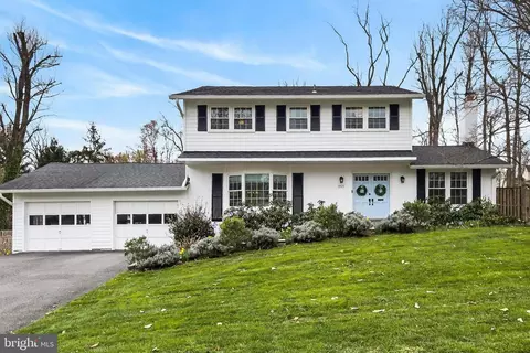 6621 Kerns Rd, Falls Church, VA 22042