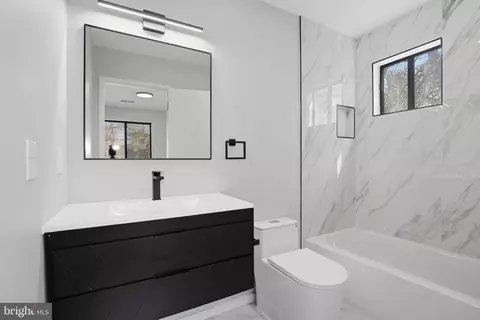 Bath - 1671 Cedar Hollow Way, Reston, VA 20194 photo 9 of 13
