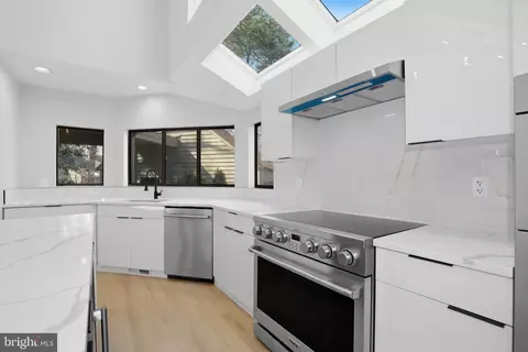 Kitchen - 1671 Cedar Hollow Way, Reston, VA 20194 photo 4 of 8