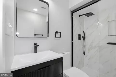 Bath - 1671 Cedar Hollow Way, Reston, VA 20194 photo 12 of 13