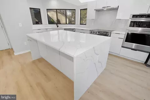 Kitchen - 1671 Cedar Hollow Way, Reston, VA 20194 photo 7 of 8