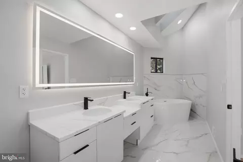 Bath - 1671 Cedar Hollow Way, Reston, VA 20194 photo 2 of 13
