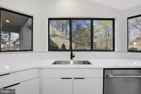 Kitchen - 1671 Cedar Hollow Way, Reston, VA 20194 photo 5 of 8
