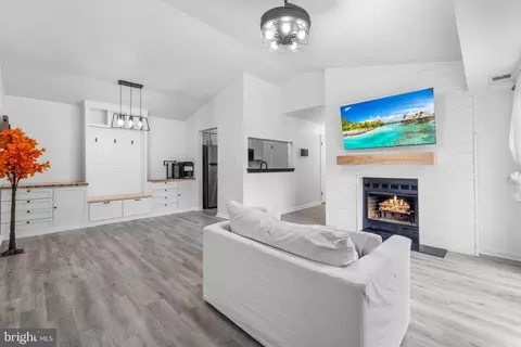 8608 Shadwell Dr #45, Alexandria, VA 22309