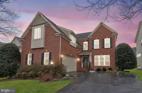 8717 Flowering Dogwood Ln, Lorton, VA 22079