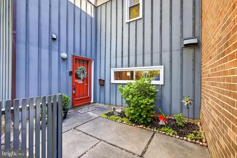 11519 Links Dr, Reston, VA 20190