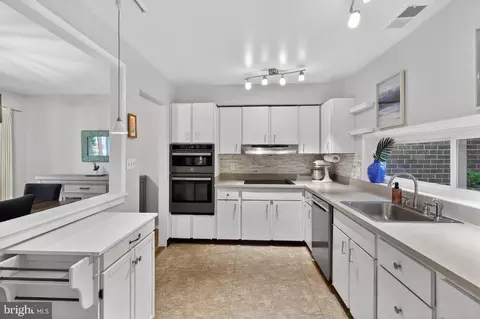 11519 Links Dr, Reston, VA 20190