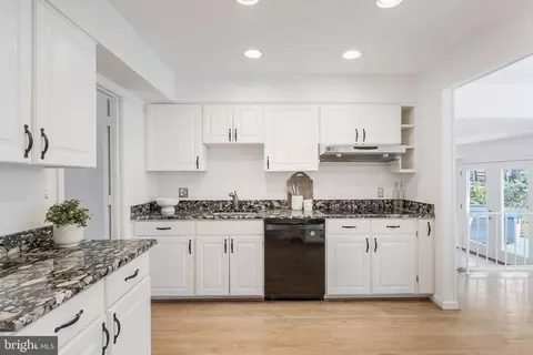 Kitchen - 2615 Steeplechase Dr, Reston, VA 20191 photo 4 of 5