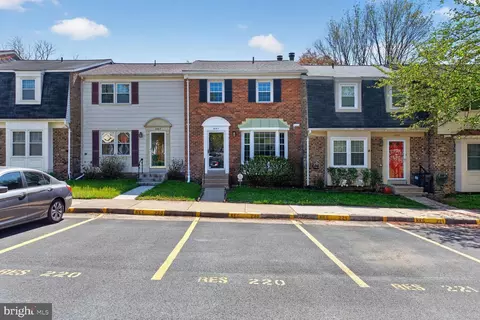 4867 Nash Dr, Fairfax, VA 22032