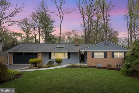 6402 Crosswoods Dr, Falls Church, VA 22044