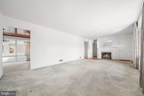 Living - 1806 Lansing Ct, Mclean, VA 22101 photo 3 of 9