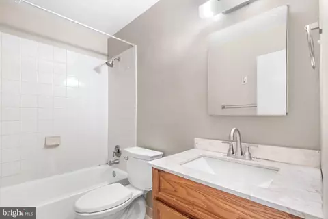 Bath - 1806 Lansing Ct, Mclean, VA 22101 photo 1 of 4