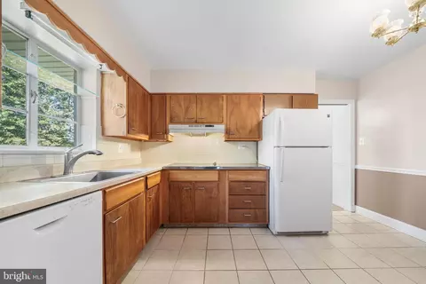 Kitchen - 1806 Lansing Ct, Mclean, VA 22101 photo 2 of 4