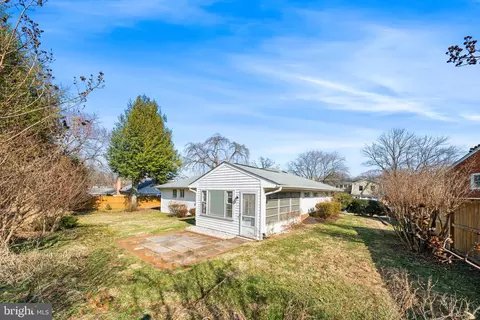 Exterior - 1806 Lansing Ct, Mclean, VA 22101 photo 5 of 12