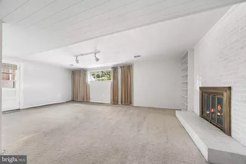 Living - 1806 Lansing Ct, Mclean, VA 22101 photo 6 of 9