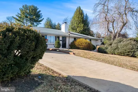 Exterior - 1806 Lansing Ct, Mclean, VA 22101 photo 12 of 12