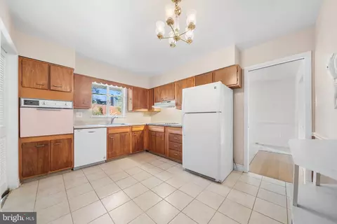 Kitchen - 1806 Lansing Ct, Mclean, VA 22101 photo 4 of 4