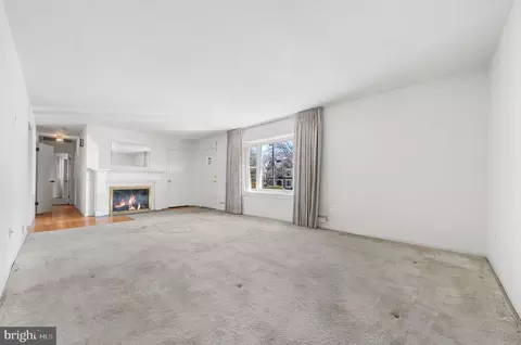 Living - 1806 Lansing Ct, Mclean, VA 22101 photo 2 of 9