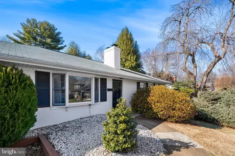 Exterior - 1806 Lansing Ct, Mclean, VA 22101 photo 11 of 12