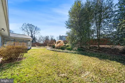 Exterior - 1806 Lansing Ct, Mclean, VA 22101 photo 8 of 12