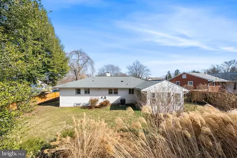 Exterior - 1806 Lansing Ct, Mclean, VA 22101 photo 4 of 12