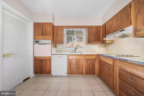 Kitchen - 1806 Lansing Ct, Mclean, VA 22101 photo 3 of 4