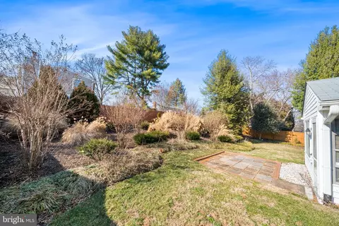 Exterior - 1806 Lansing Ct, Mclean, VA 22101 photo 6 of 12