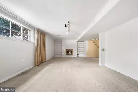 Living - 1806 Lansing Ct, Mclean, VA 22101 photo 8 of 9
