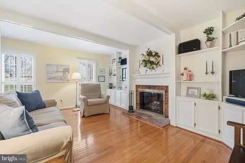 Living - 8739 Arley Dr, Springfield, VA 22153 photo 2 of 5