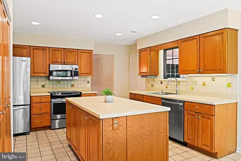 Kitchen - 11311 Handlebar Rd, Reston, VA 20191 photo 3 of 8
