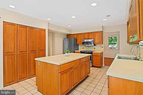 Kitchen - 11311 Handlebar Rd, Reston, VA 20191 photo 7 of 8