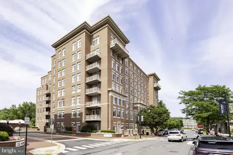 4480 Market Commons Dr #715, Fairfax, VA 22033