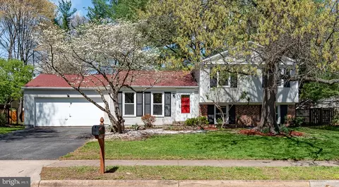 2658 Fanieul Hall Ct, Herndon, VA 20171