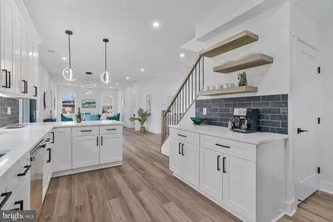 656 Stuart Ct, Herndon, VA 20170 photo 9