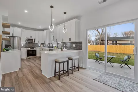 656 Stuart Ct, Herndon, VA 20170 photo 7