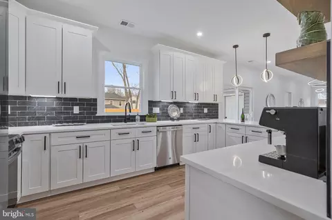 656 Stuart Ct, Herndon, VA 20170 photo 10