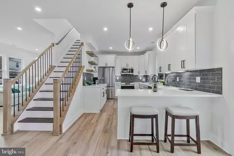 656 Stuart Ct, Herndon, VA 20170 photo 8
